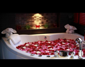 L2 Promotion, Modern Apartment In Bangla Road Patong Beach With Private Jacuzzi & Roof Top Pool